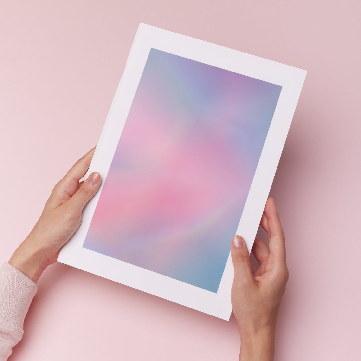 Hände halten ein gerahmtes pastell gradient art Poster - Dreamy Pastell Gradient