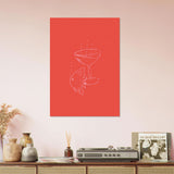 Rote Leinwand mit minimalistischer Zeichnung eines Cocktails und Mond für Fisch Art Poster